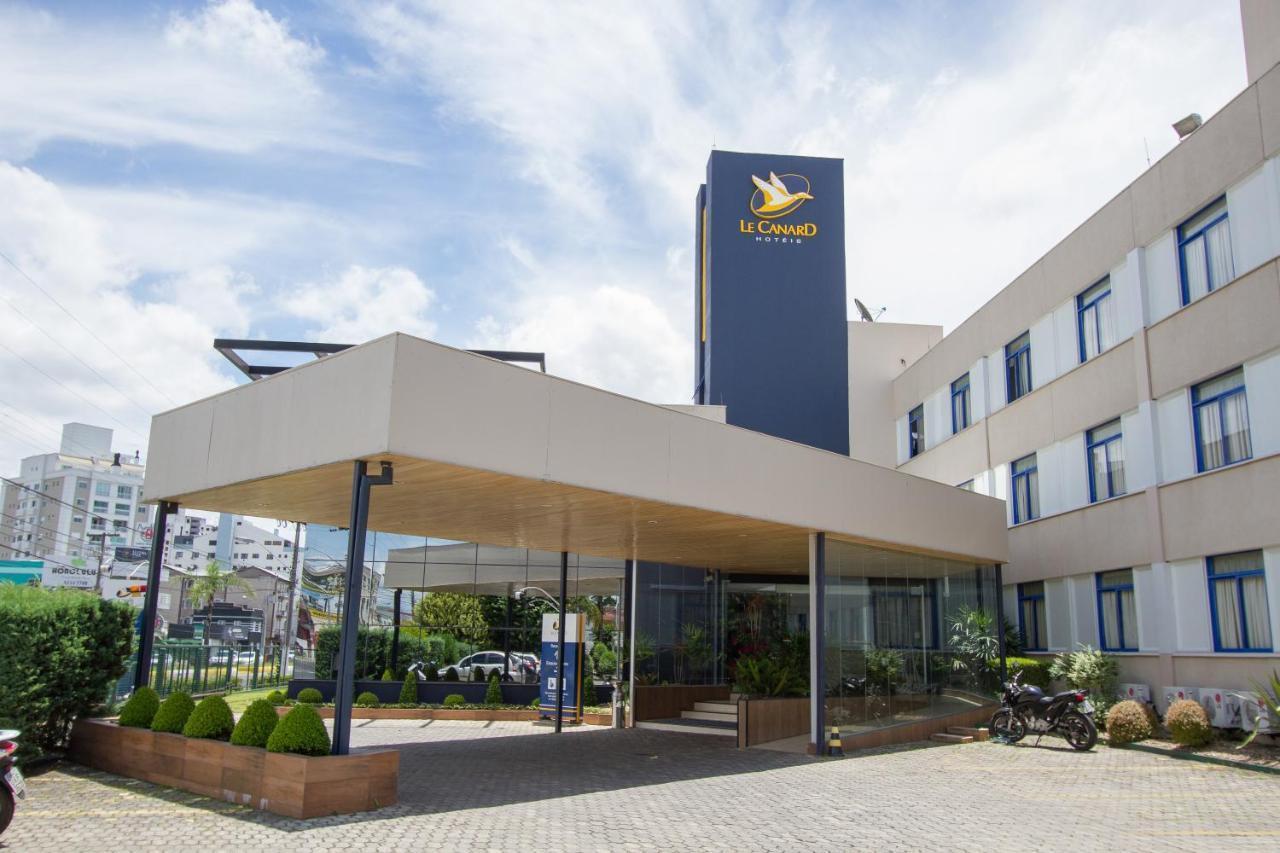 Hotel Le Canard Лажис Екстериор снимка